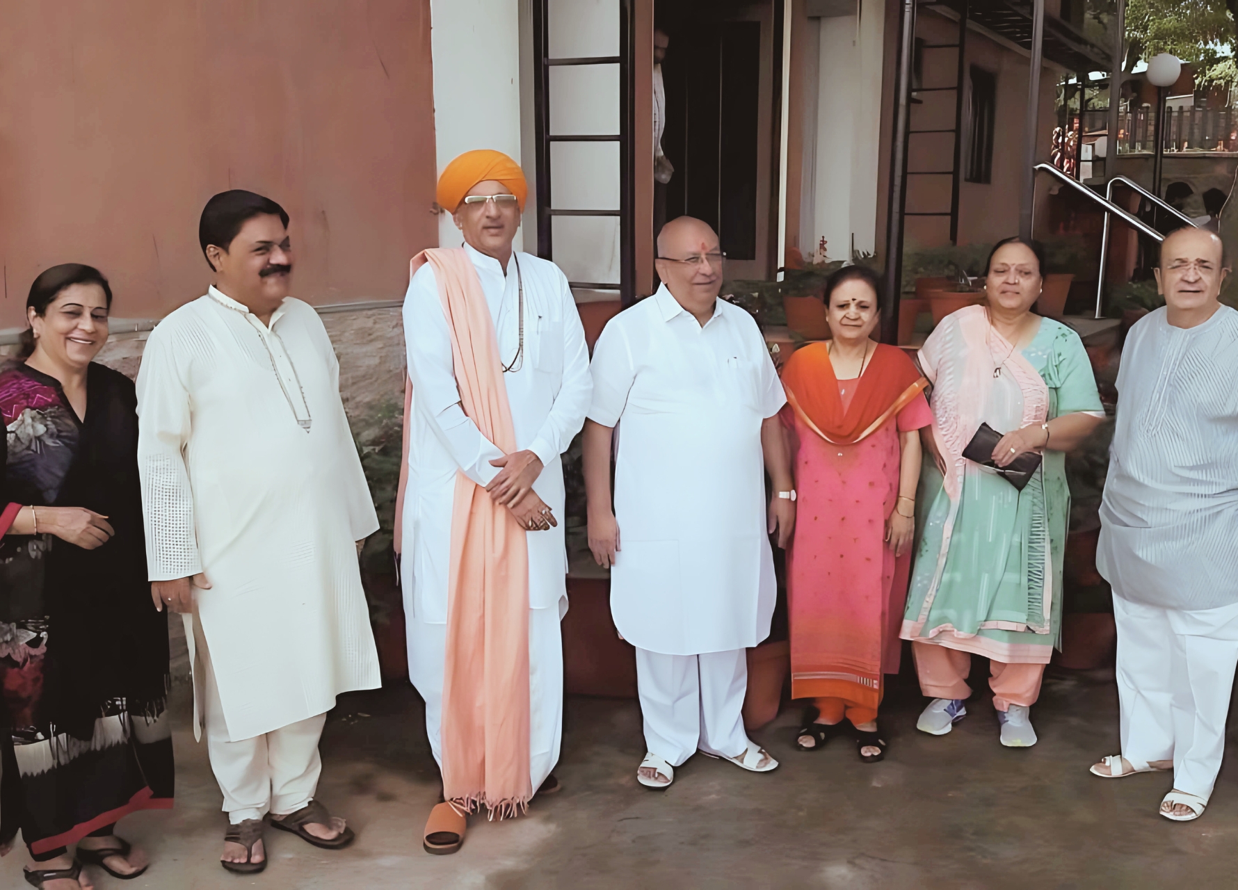 Dinesh-Choksi-With-Guruji