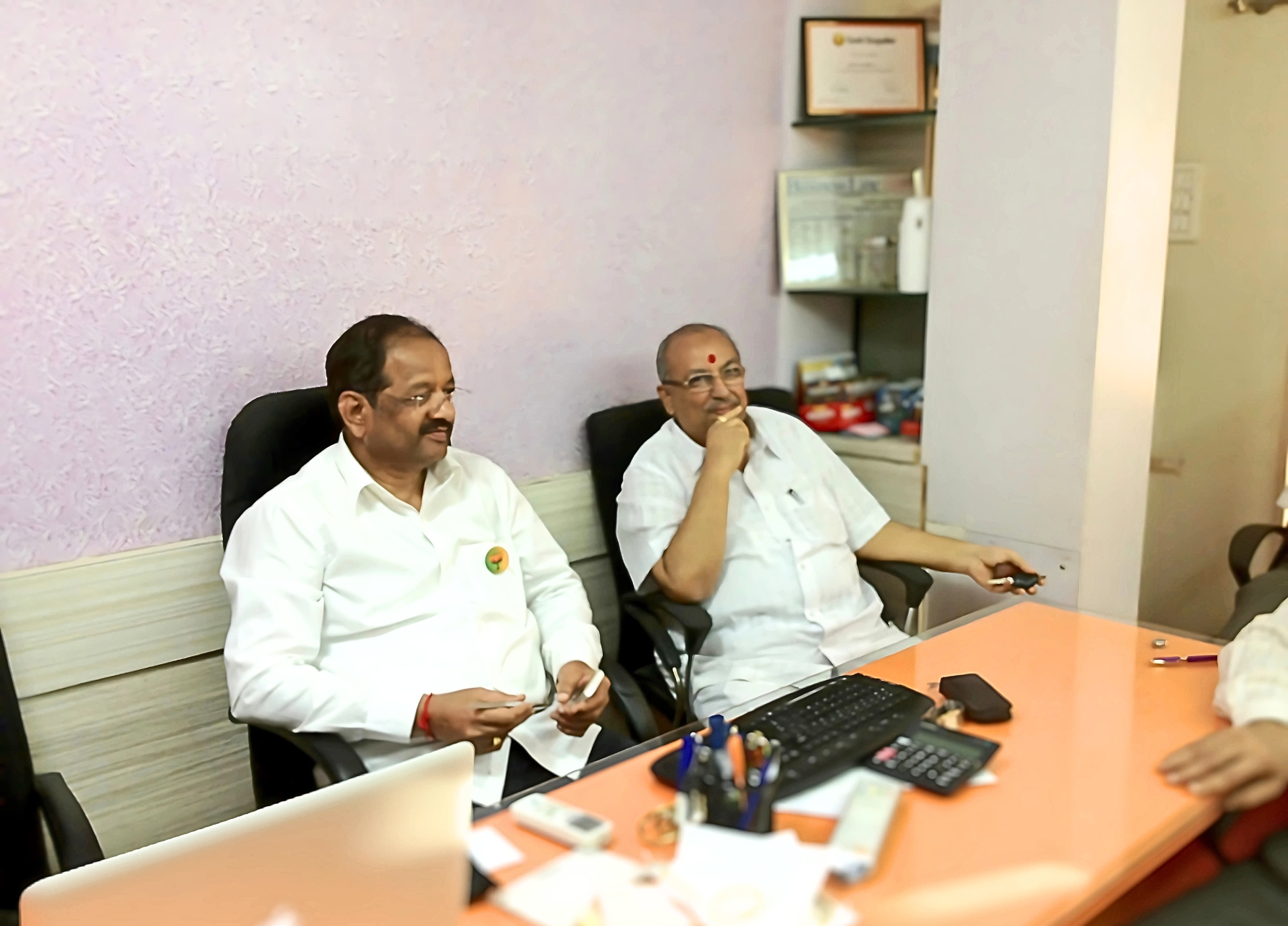 Dinesh-Choksi-With-Cabinet-Minister-Mr-Gopal-Shetty.jpg